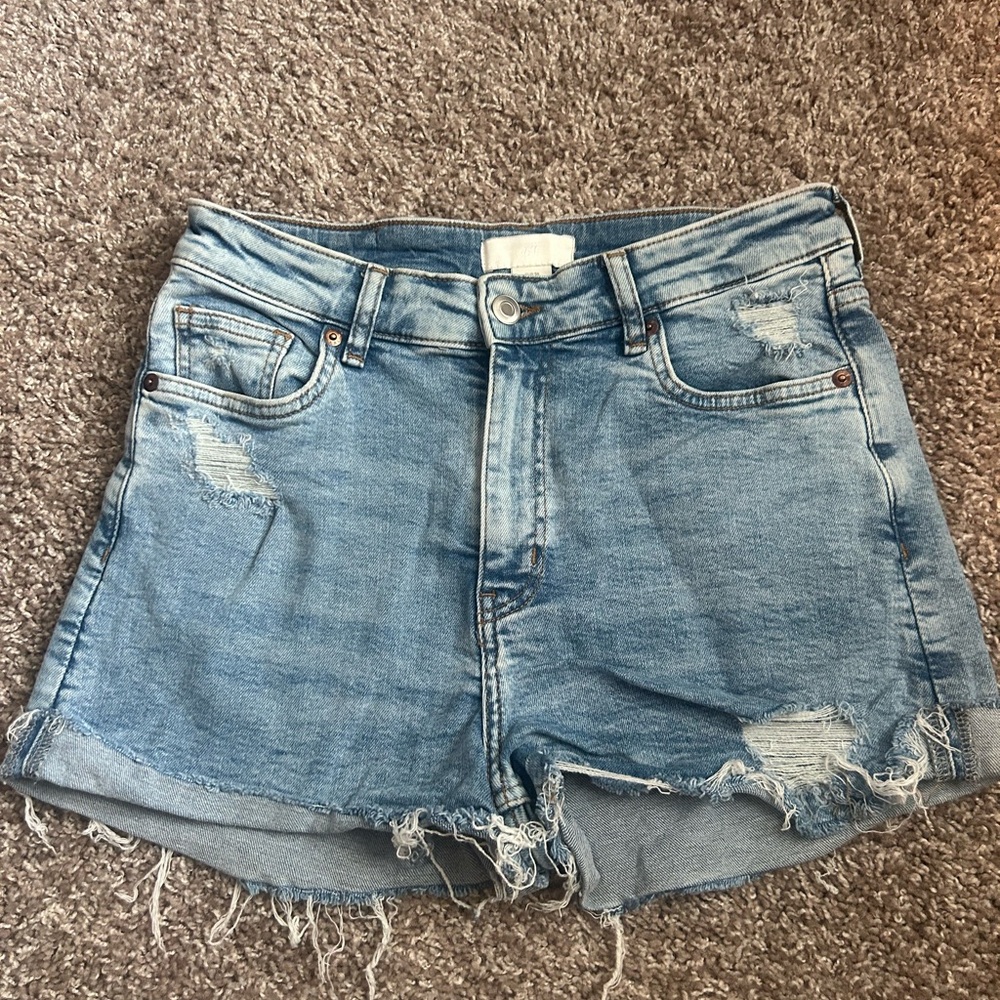☀️H&M Light Blue Distressed Jean Shorts☀️